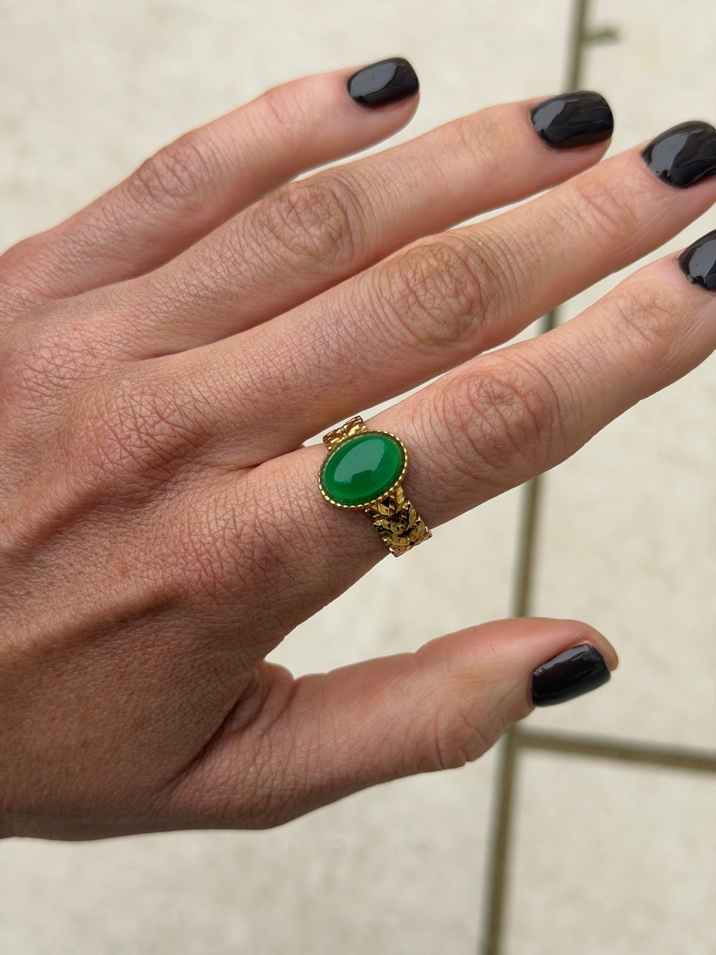 Emerald leaf ring