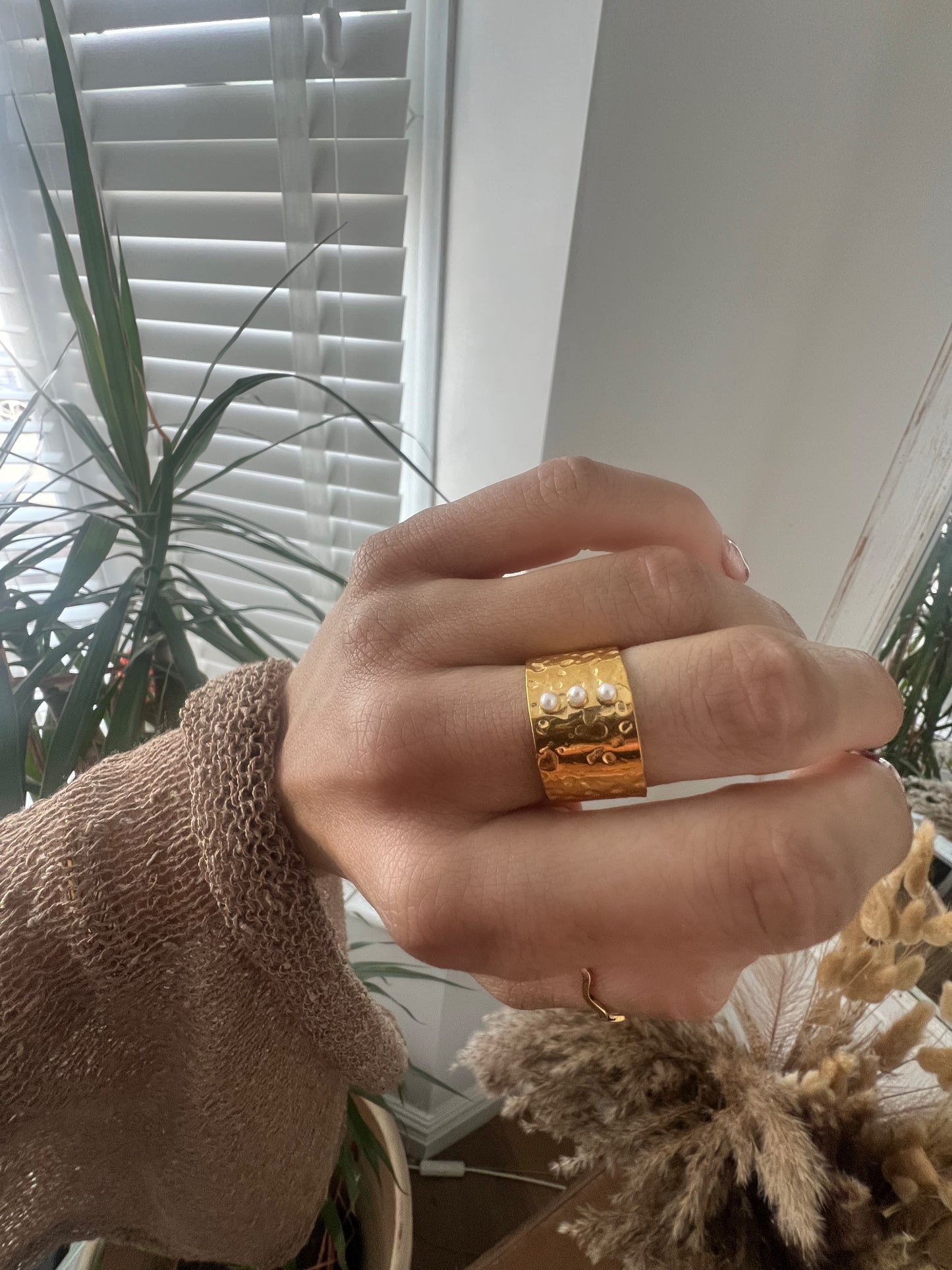 Solara Pearl Hammered Waterproof Ring